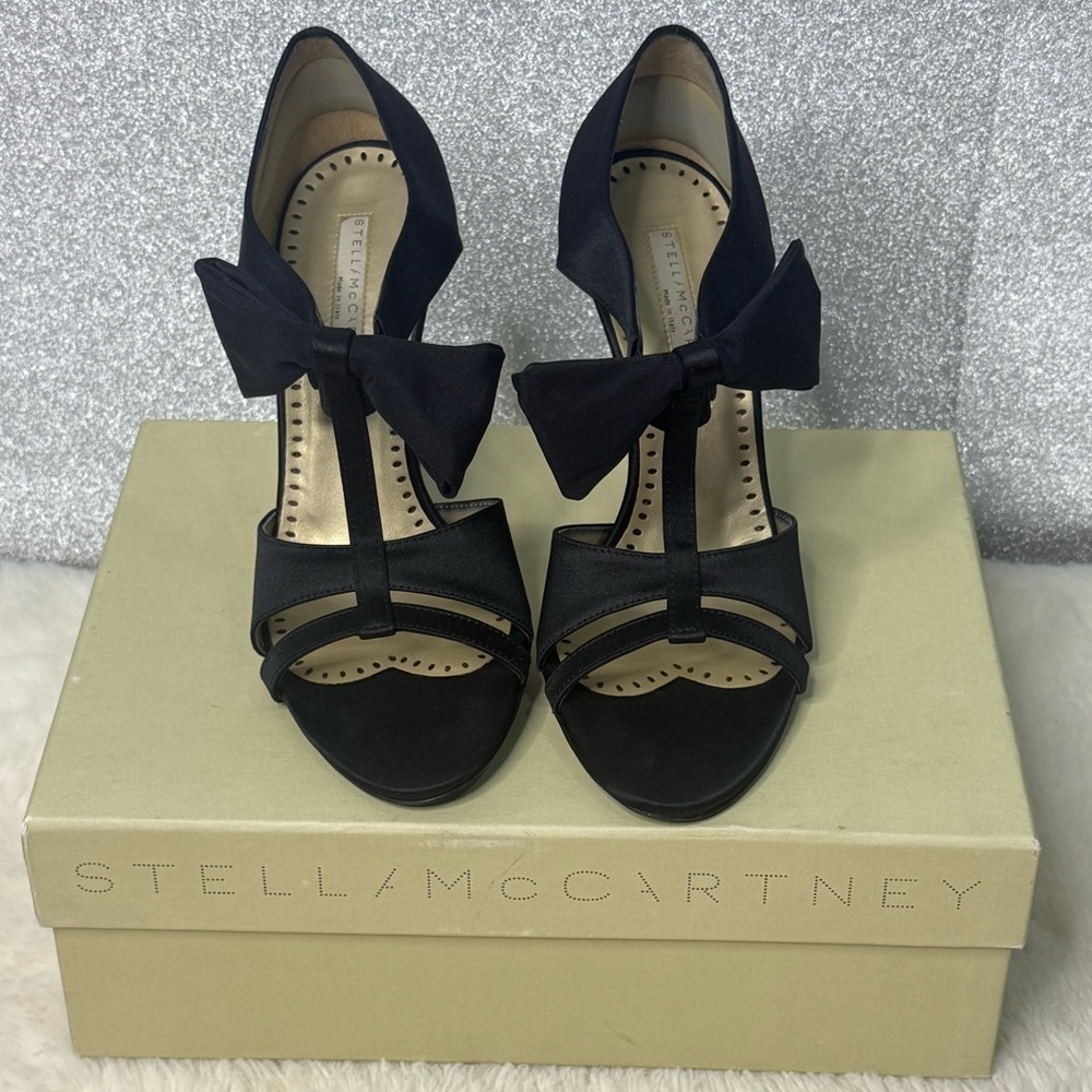 Stella McCartney Black Bow T-Strap Heels - Picture 11 of 12